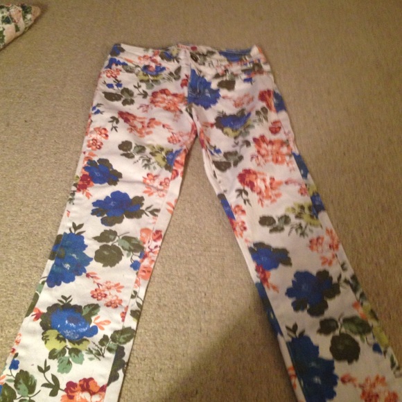 Bundle!! Floral jeans - Picture 3 of 3