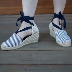 Navy blue ribbon wrap wedges
