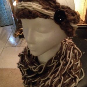 Head cozy and infinity scarf made of thick