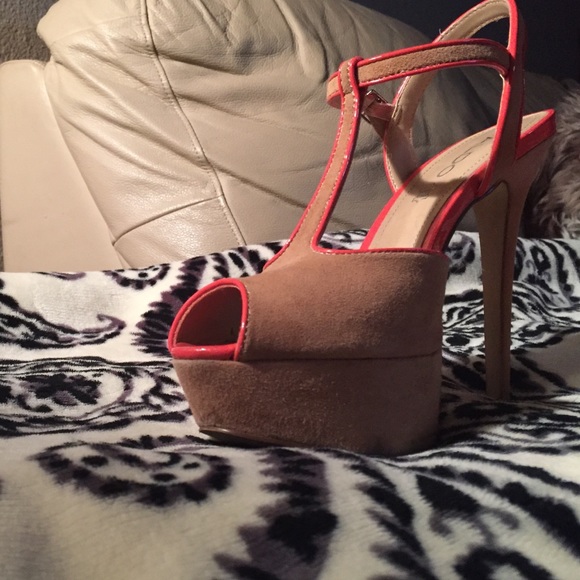 Aldo tan with orange trim peep toes! - Picture 4 of 4