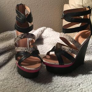 Black wedges with snake skin print and hot pink!