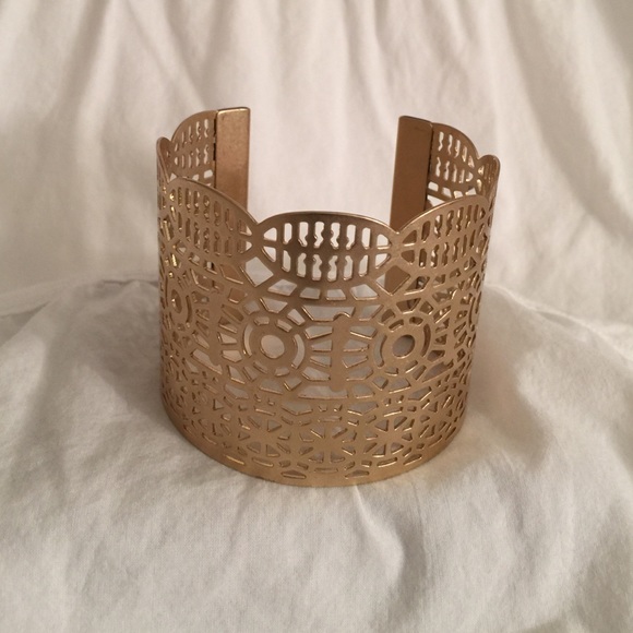 Large Frosted Gold-tone Cuff - Picture 3 of 4