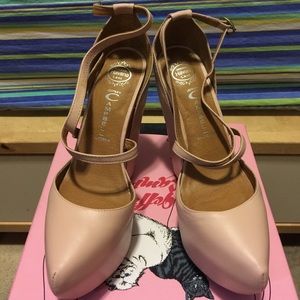 Almost brand new JC Nadia size 7 color:nude