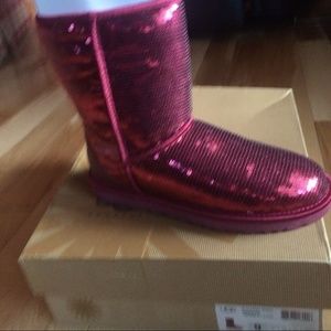NIB Ugg short boots size 9