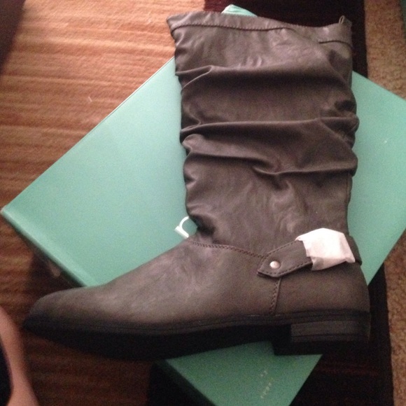 Grey flat boots