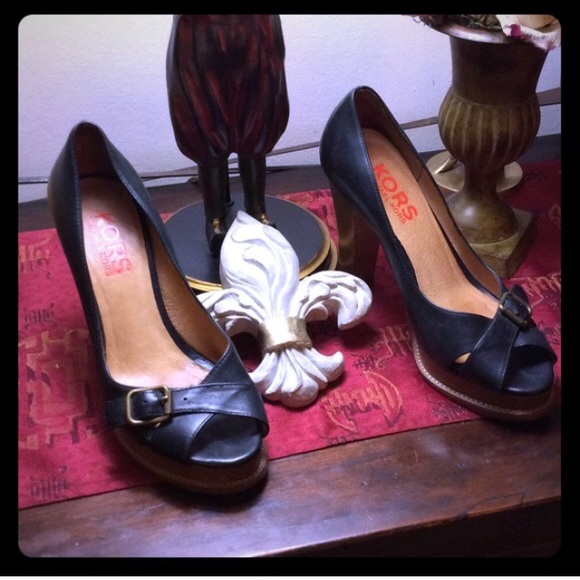 Michale Kors Peep Toe