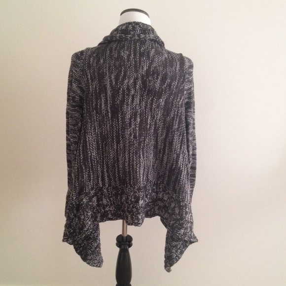 Thick black and white sweater - Picture 2 of 5