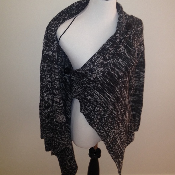 Thick black and white sweater - Picture 3 of 5