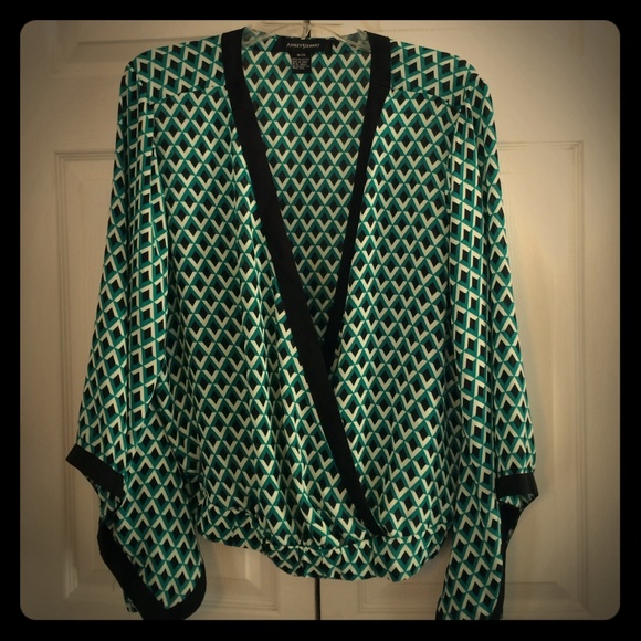 Green/black/white dress top