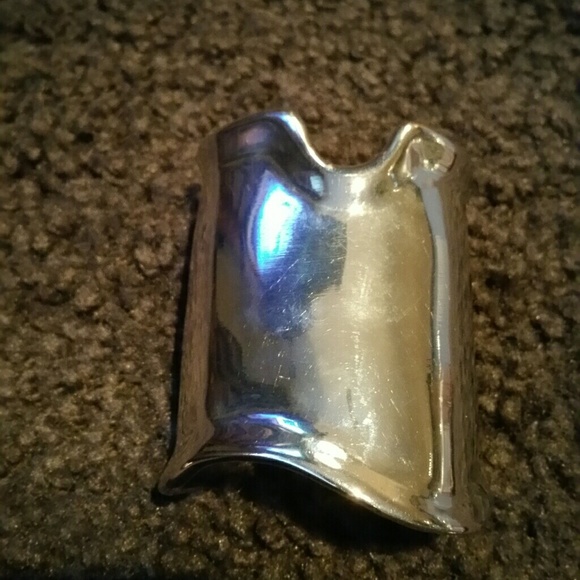 SILVER HIGH-END CUFF BRACELET