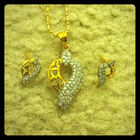 ✨tiny hearts cutout pendant & earrings set✨