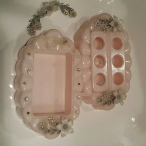 1950 or 60 vanity set