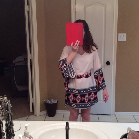 Beautiful dress - Picture 3 of 4