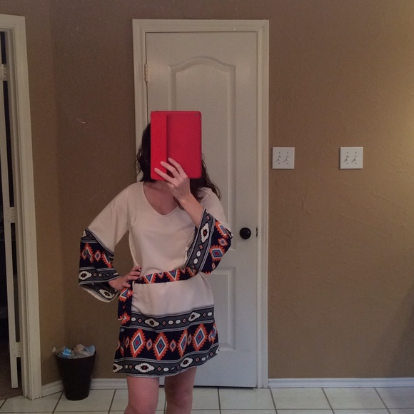 Beautiful dress - Picture 4 of 4