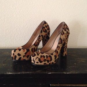 Steve Madden leopard print pumps
