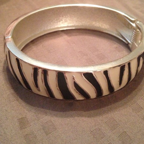 Zebra bangle - Picture 2 of 3