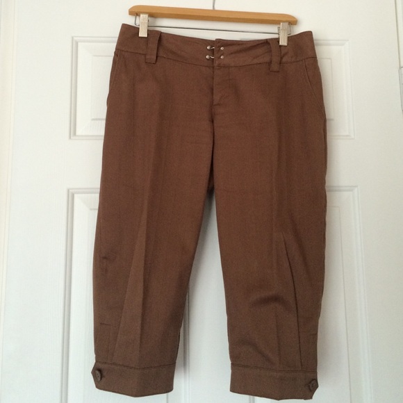 Bebe Brown Capri's