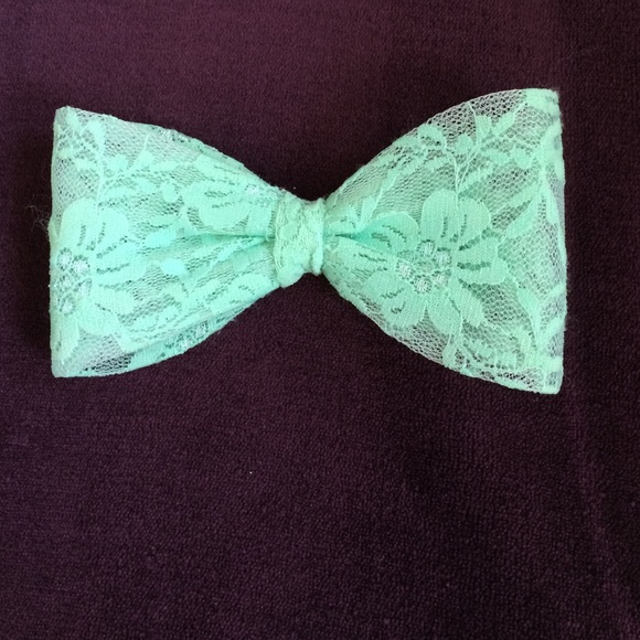 Lace bow NWOT