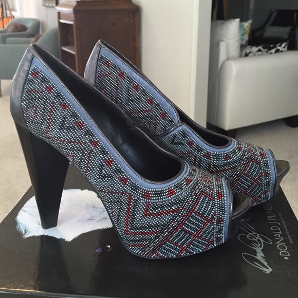 Donald J. Pliner Shoes - 🎉 HP 3/4 🎉 Donald J Pliner NWT beaded pumps