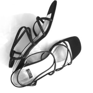 ✨SALE!✨Stuart Weitzman black strappy sandals