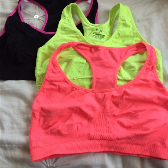 Sports bra bundle medium but fits like a small