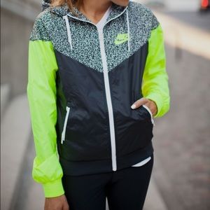 ISO NIKE WINDRUNNER HOODED JACKET