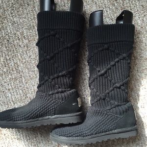Black sweater uggs