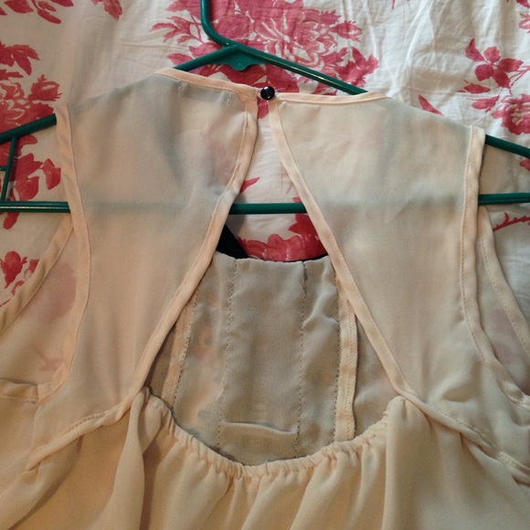 Body Central Peter Pan collar shirt - Picture 3 of 4