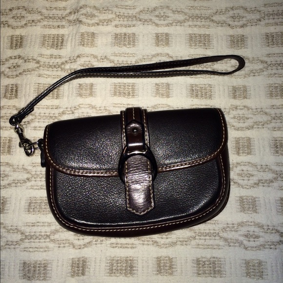 Dooney & Bourke wristlet