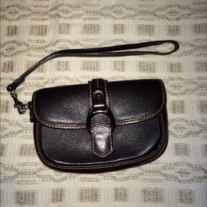 Dooney & Bourke wristlet
