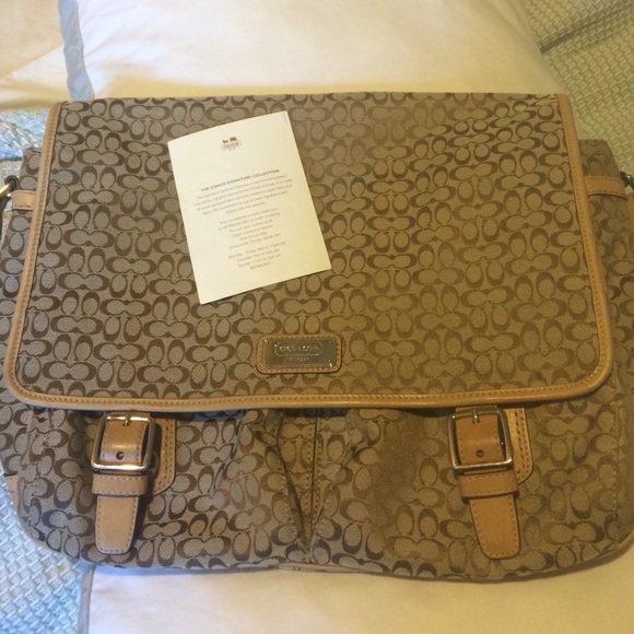 Authentic Coach signature messenger shoulder bag