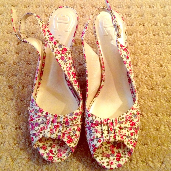 Etienne Aigner dress heels
