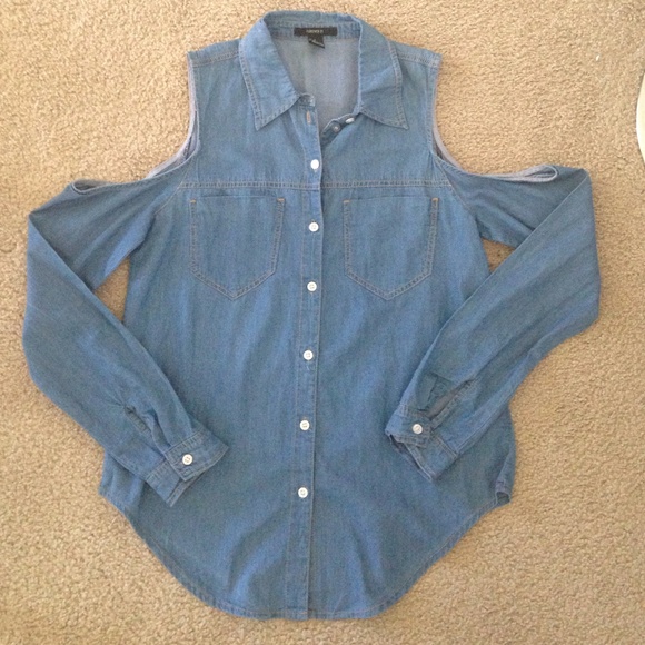 Cute cut out sleeve shirt!