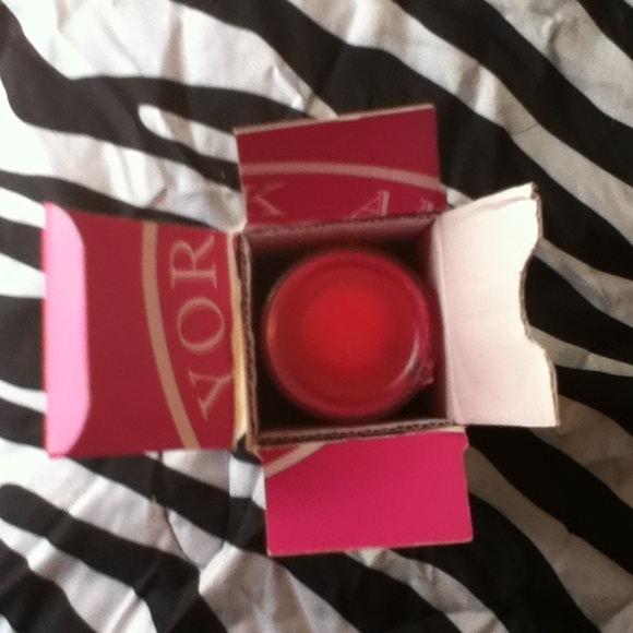 Perfume - Picture 2 of 3