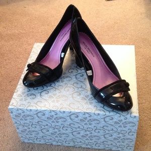 Isaac Mizrahi black heels for women.