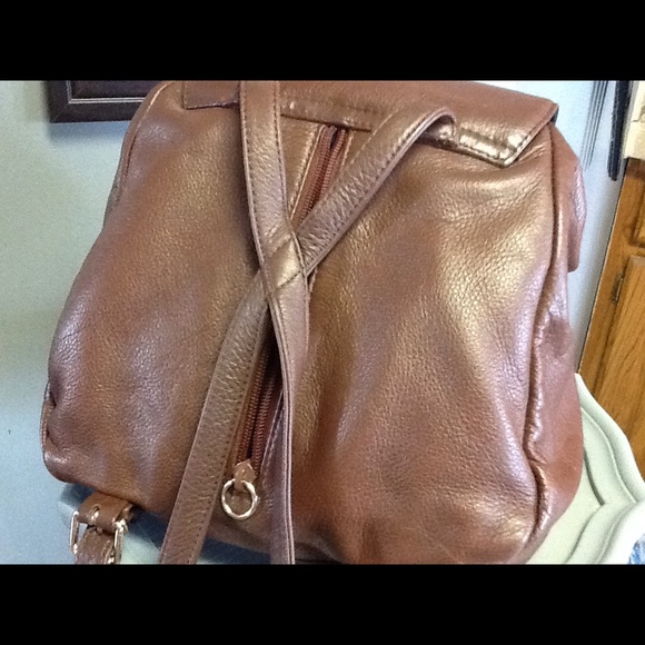 Soft Leather Liz Claiborne Backpack-Mint Condition - Picture 2 of 2