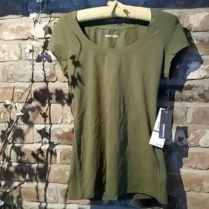 Kenneth Cole fitted tee