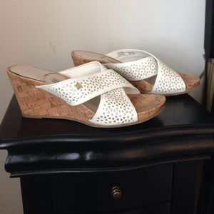 Dana Buchman Wedges