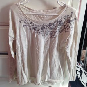 Light sweater with flower detailing