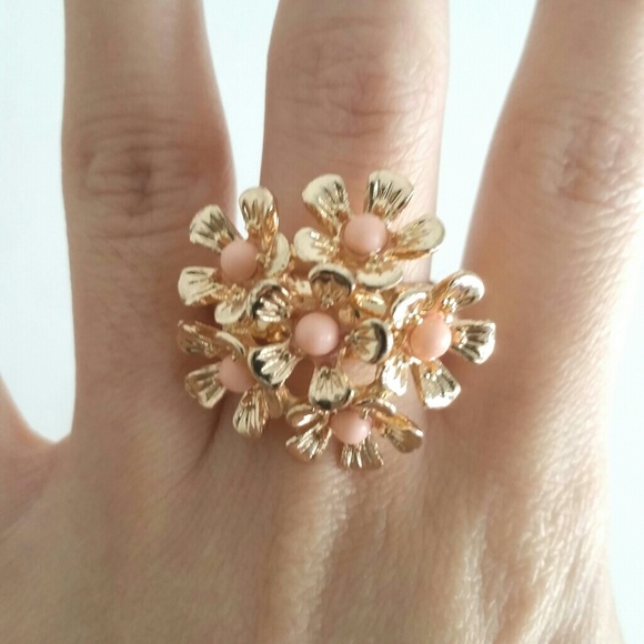 (SOLD) HP | Peach Daisy Cluster Statement Ring - Picture 2 of 4