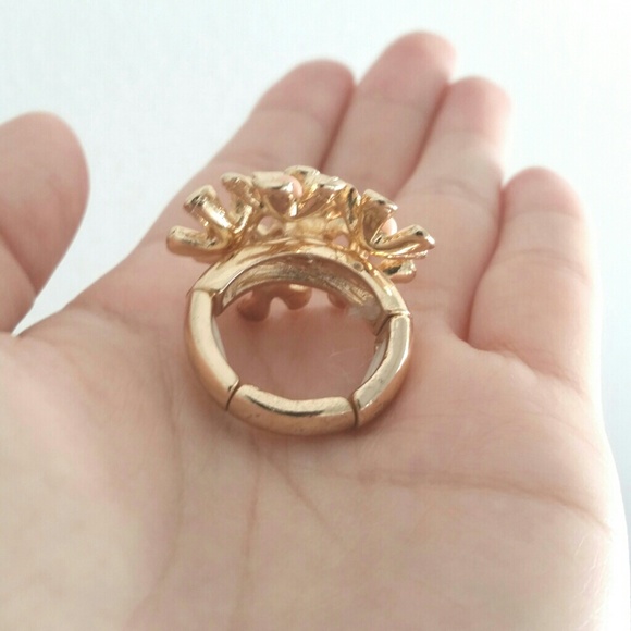 (SOLD) HP | Peach Daisy Cluster Statement Ring - Picture 3 of 4