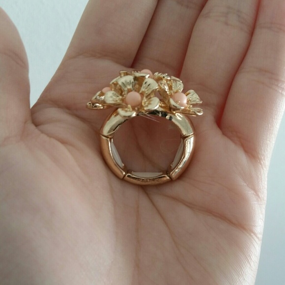 (SOLD) HP | Peach Daisy Cluster Statement Ring - Picture 4 of 4