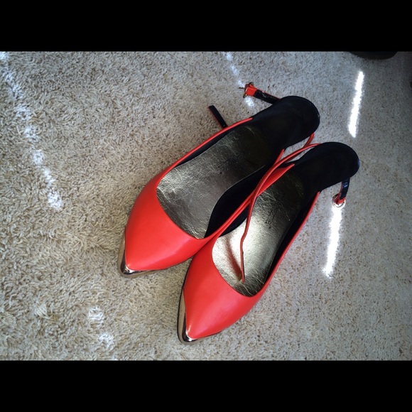 Pointy toe flats