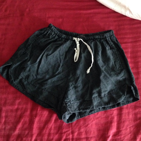 Brandy Melville eve shorts