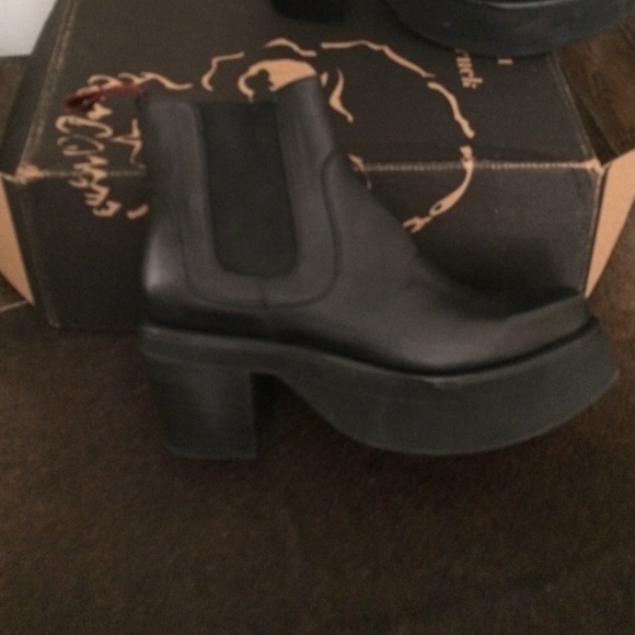 Solestruck 90s - Picture 2 of 4