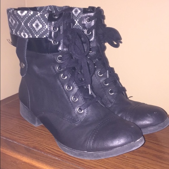 Combat boots