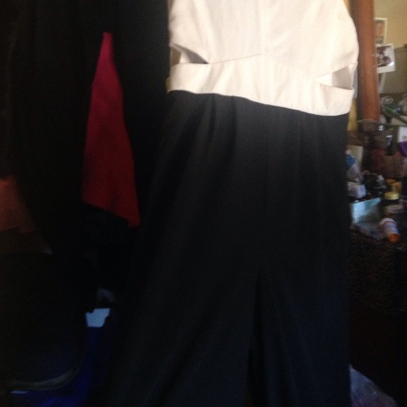 Romper. , NEVER BEEN WORN - Picture 2 of 3