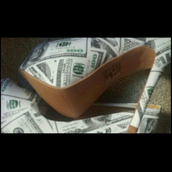NWOT "Benjamins" platform Stilettos