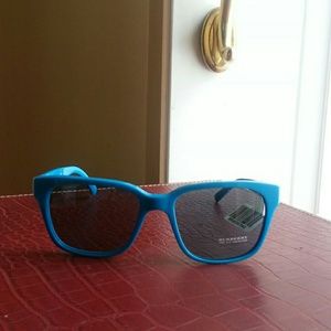 NEW TURQUOISE BURBERRY SUNGLASSES