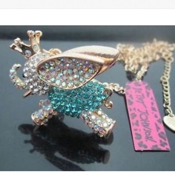 Crystal  flying elephant necklace - Picture 2 of 4